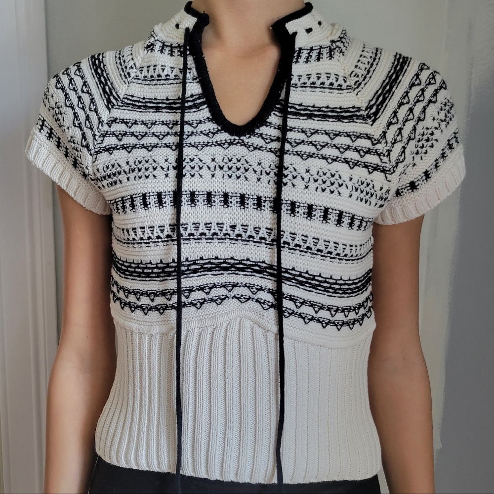 Zara Black and White V-Neck Sweater Small